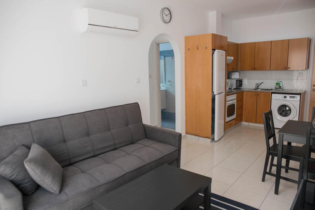 Renovated One Bedroom Apartment In Paphos With Pool Dış mekan fotoğraf